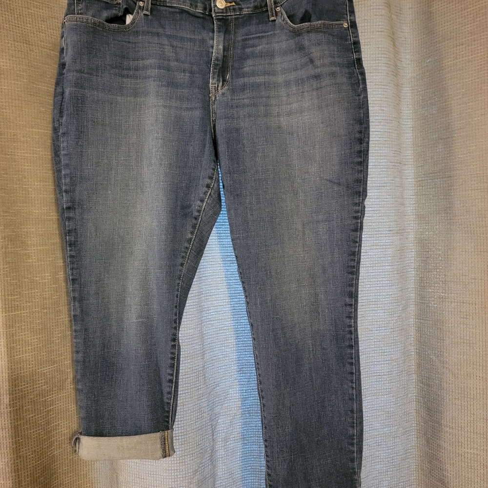 Levi's capris